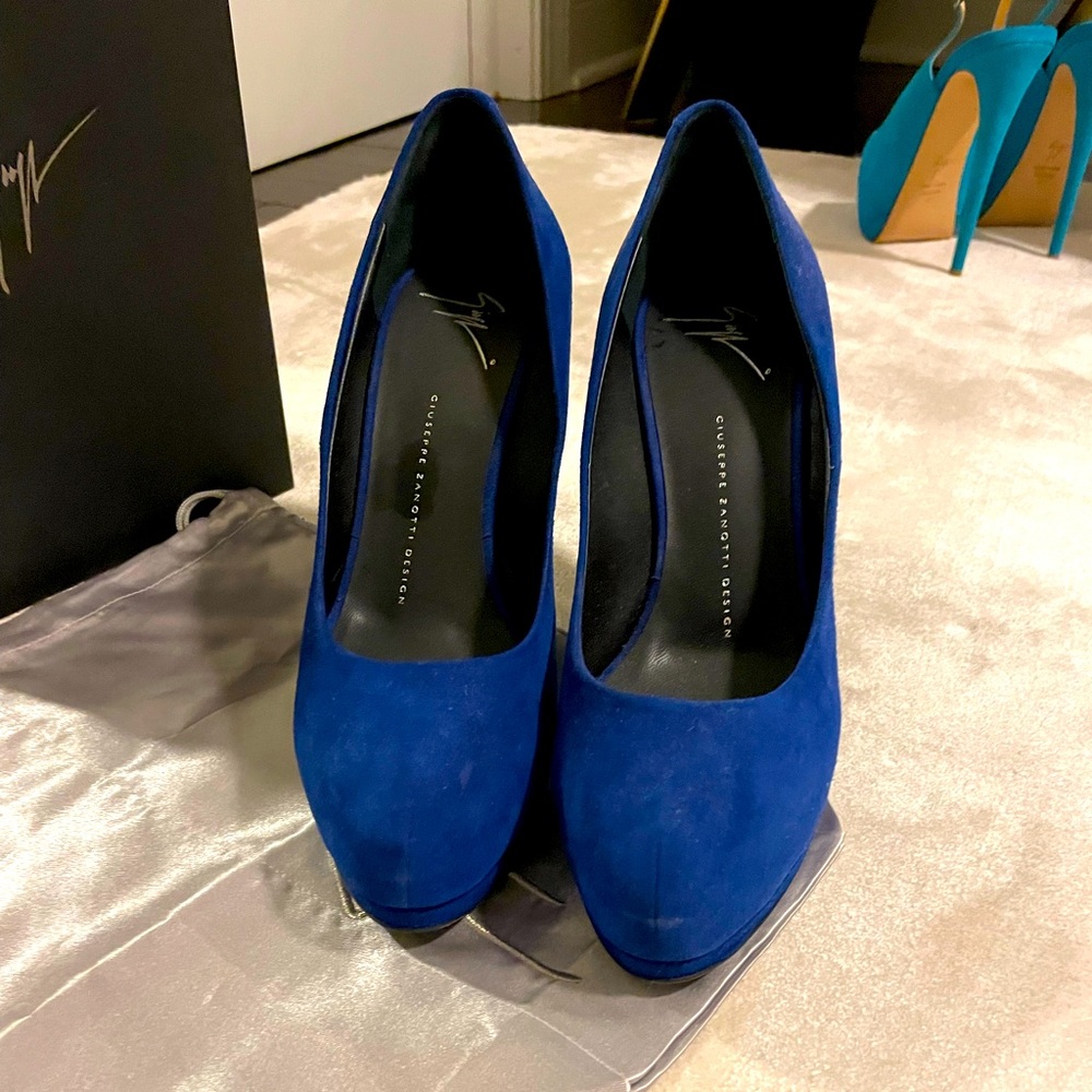 Giuseppe Zanotti Suede platform pumps